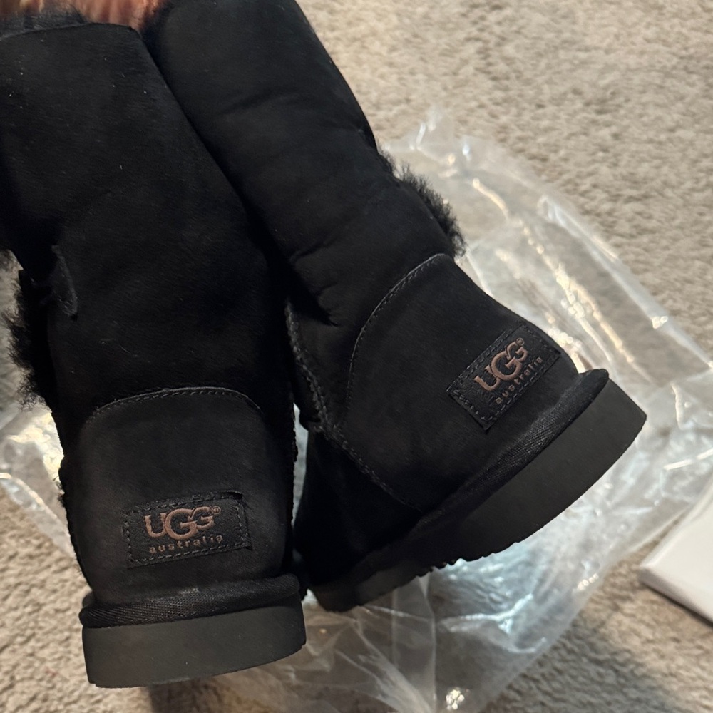 UGG Black Boots UGG Bailey Button II - Picture 5 of 7